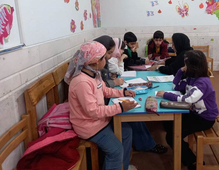 کارگاه آموزشی « اصولی رنگ آمیزی با مداد رنگی